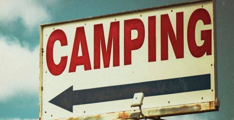 «Κάμπινγκ»: Η επιστροφή της καλής κωμωδίας στην τηλεόραση