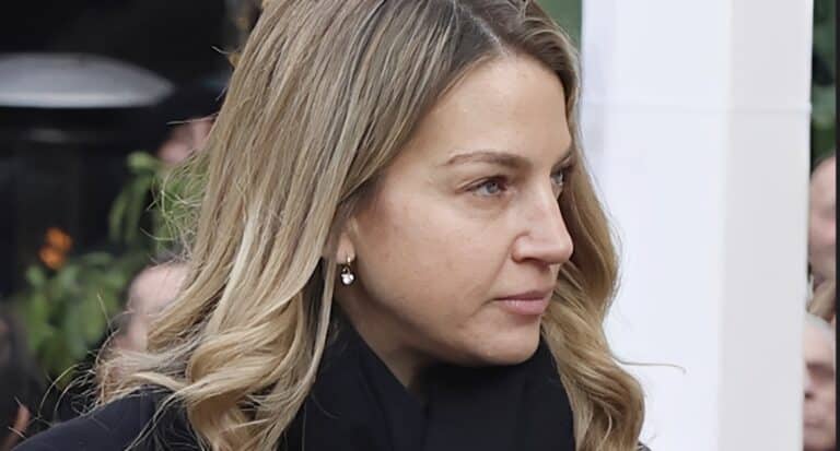 Χρυσή Βαρδινογιάννη: Το φόρεμα με κλασικό κόψιμο από την μάρκα που λατρεύει η Κέιτ Μίντλετον