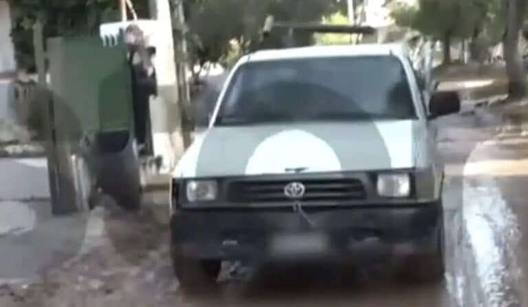 Βάρη: Φορτηγά έκαναν πλιάτσικο στις πληγείσες από την κακοκαιρία γειτονιές