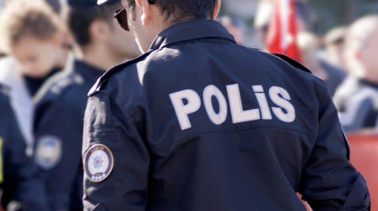 Θρίλερ στην Κωνσταντινούπολη με ακέφαλο πτώμα μέσα σε κάδο απορριμμάτων