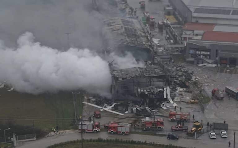 Τέσσερις νεκρές γυναίκες μετά από έκρηξη στο εργοστάσιο της Βιολάντα στα Τρίκαλα