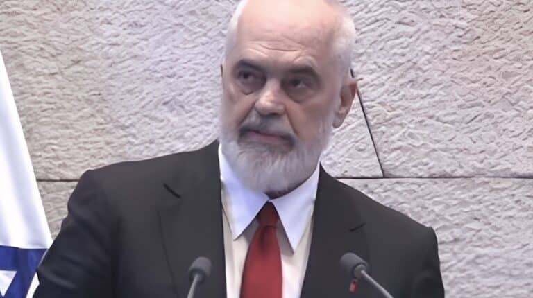 Έντι Ράμα: «Είμαι Καθολικός,  η γυναίκα μου Μουσουλμάνα, τα δύο παιδιά μας Ορθόδοξα, το μικρότερο μπορεί να γίνει Ιουδαίος»