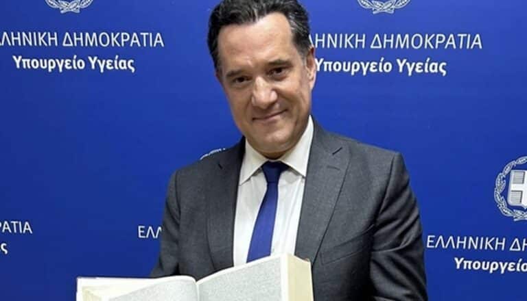 Ο Άδωνις Γεωργιάδης «απέδειξε» την ύπαρξη θεού: «Το DNA γεμίζει 70 τόμους, άρα κάποιος το έγραψε»