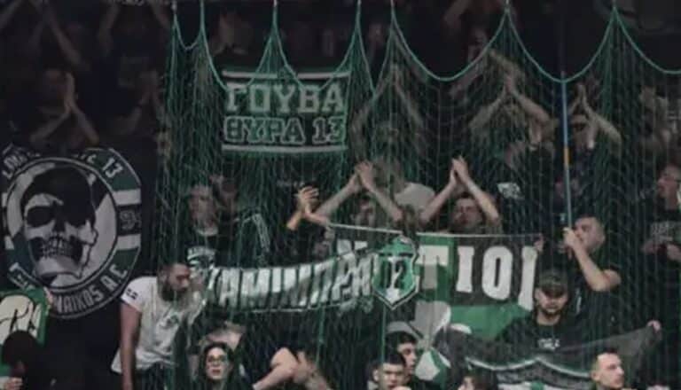 Τραγωδία ΠΑΟΚ: Τα πανό που ανέβασαν οι φίλοι του Παναθηναϊκού, του Ολυμπιακού και της ΑΕΚ για τους αδικοχαμένους οπαδούς του Δικεφάλου