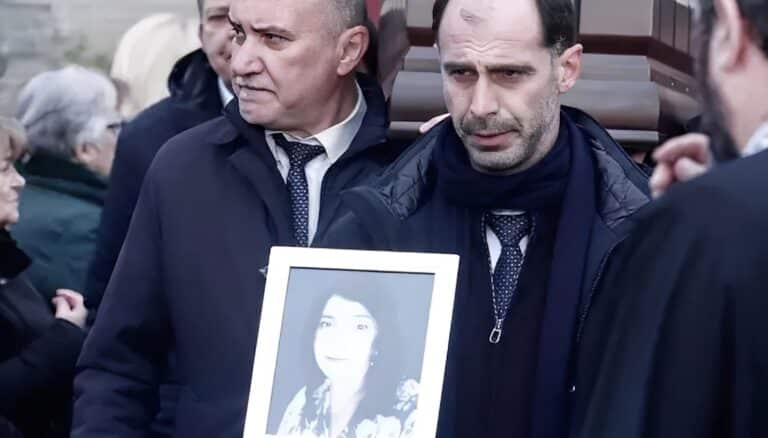 Ο ανατριχιαστικός επικήδειος του γιου της Αγάπης Μπουνόβα – «Μαμά…»