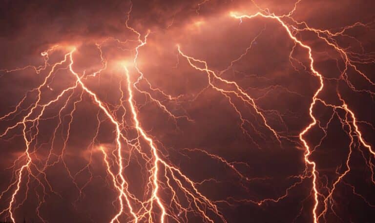 Έρχεται ακραία και επικίνδυνη καταιγίδα 48 ωρών – Οι 9 περιοχές που είναι στο «κόκκινο»