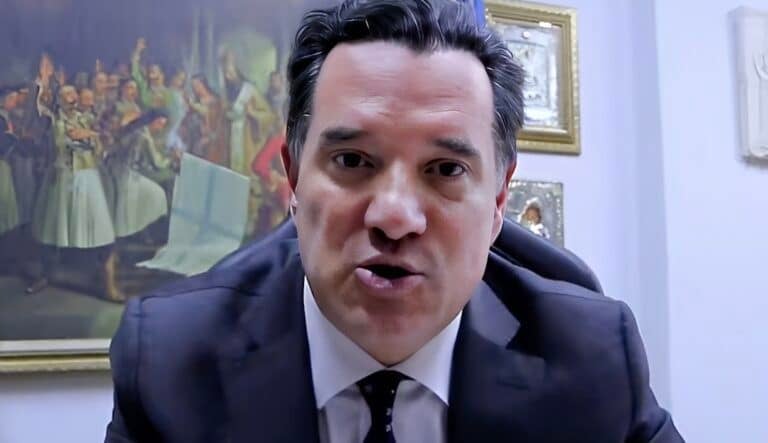 Ο κακός χαμός με Άδωνι και Κωνσταντοπούλου – Σήκωσε βίντεο και της είπε τα απίστευτα