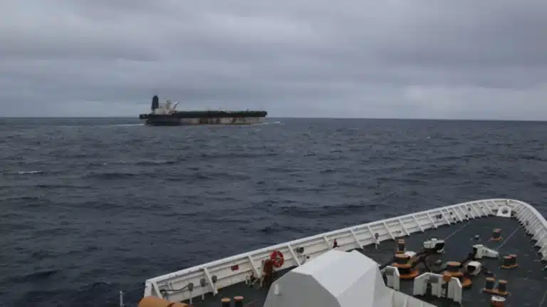 Ειδικές δυνάμεις των ΗΠΑ κατέσχεσαν τάνκερ με ρωσική σημαία που ξέφυγε από το ναυτικό αποκλεισμό στη Βενεζουέλα