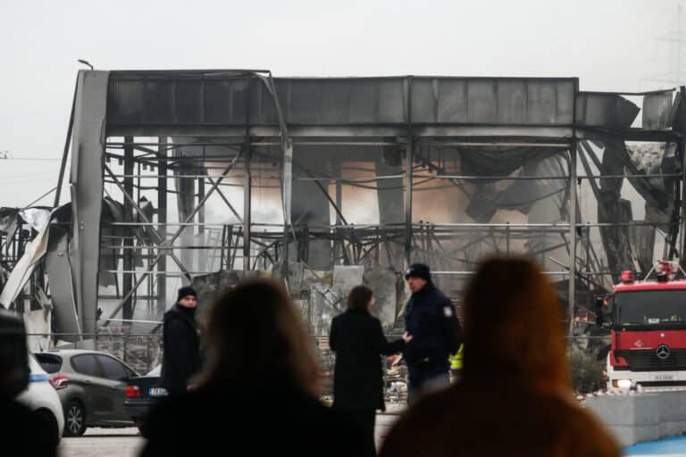 Τραγωδία στη Βιολάντα: «Οι εργαζόμενες στη νυχτερινή βάρδια ήταν μητέρες που το πρωί φρόντιζαν τα παιδιά τους»