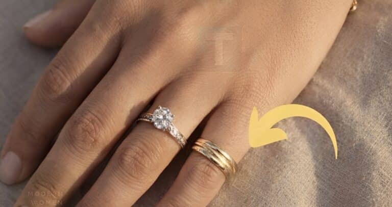 Τι σημαίνει όταν μια γυναίκα φορά δαχτυλίδι στο μικρό δάχτυλο;