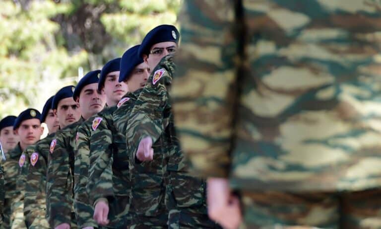 Τέλος στα βύσματα στον στρατό: Οι μοναδικοί που θα μπαίνουν πλέον σε Ναυτικό και Αεροπορία μετά τις αλλαγές Δένδια