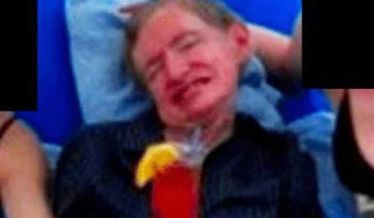 ΥΠΟΘΕΣΗ ΕΠΣΤΑΪΝ: ΣΟΚ ΜΕ ΤΗ ΦΩΤΟΓΡΑΦΙΑ ΤΟΥ ΧΟΚΙΝΓΚ ΠΟΥ ΠΟΖΑΡΕΙ ΜΕ ΔΥΟ ΚΑΛΙΓΡΑΜΜΕΣ ΚΑΛΛΟΝΕΣ ΜΕ ΜΠΙΚΙΝΙ