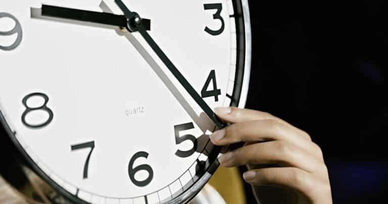 λλαγή ώρας: Καταργείται τελικά το μέτρο; Πότε θα γυρίσουμε τους δείκτες για τελευταία φορά