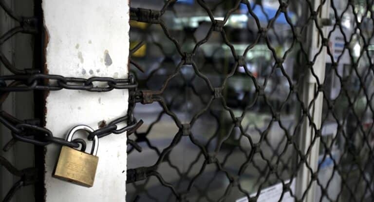 Εκτοξεύτηκαν τα λουκέτα των επιχειρήσεων το 2025 – Άνοδος 83,2% σε έναν χρόνο