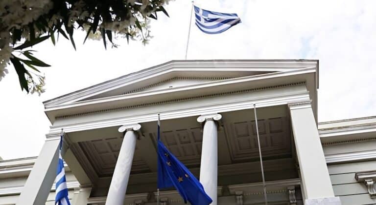 Ταξιδιωτική οδηγία στους Έλληνες από το ΥΠΕΞ: «Αποφύγετε τις επισκέψεις σε Ισραήλ και Ιράν»