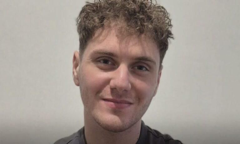 Μαθητής από τον ακριτικό Κάλαμο Λευκάδας που πήγαινε καθημερινά σχολείο με καΐκι κέρδισε υποτροφία ύψους 6.000 ετησίως