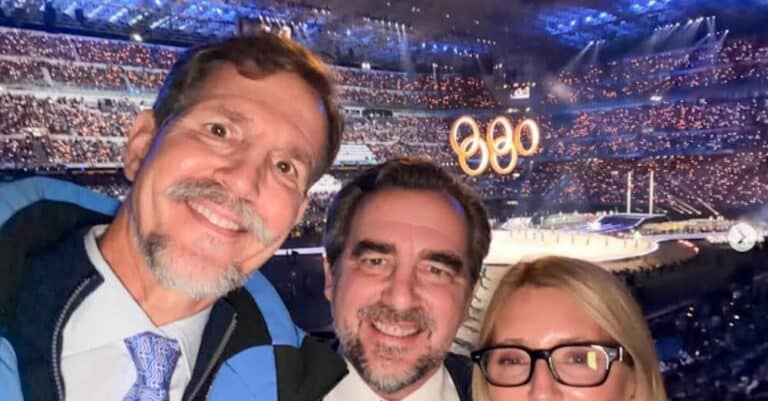 Χειμερινοί Ολυμπιακοί Αγώνες: Ο Παύλος Ντε Γκρες με γαλανόλευκη γραβάτα, η Μαρί Σαντάλ και ο Νικόλαος Ντε Γκρες στην τελετή έναρξης