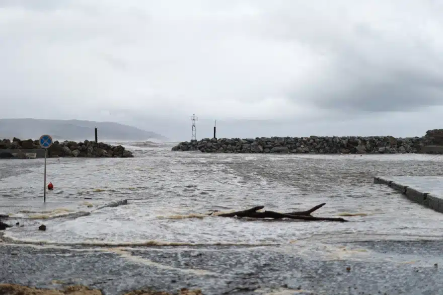 Λάρισα: Η θάλασσα έγινε ένα με τη στεριά – Πλημμύρες σε δρόμους και αγροτικές εκτάσεις 10 agiokampos 11