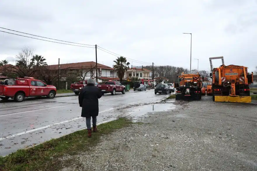 Λάρισα: Η θάλασσα έγινε ένα με τη στεριά – Πλημμύρες σε δρόμους και αγροτικές εκτάσεις 11 agiokampos 3