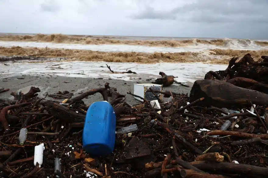 Λάρισα: Η θάλασσα έγινε ένα με τη στεριά – Πλημμύρες σε δρόμους και αγροτικές εκτάσεις 6 agiokampos 6