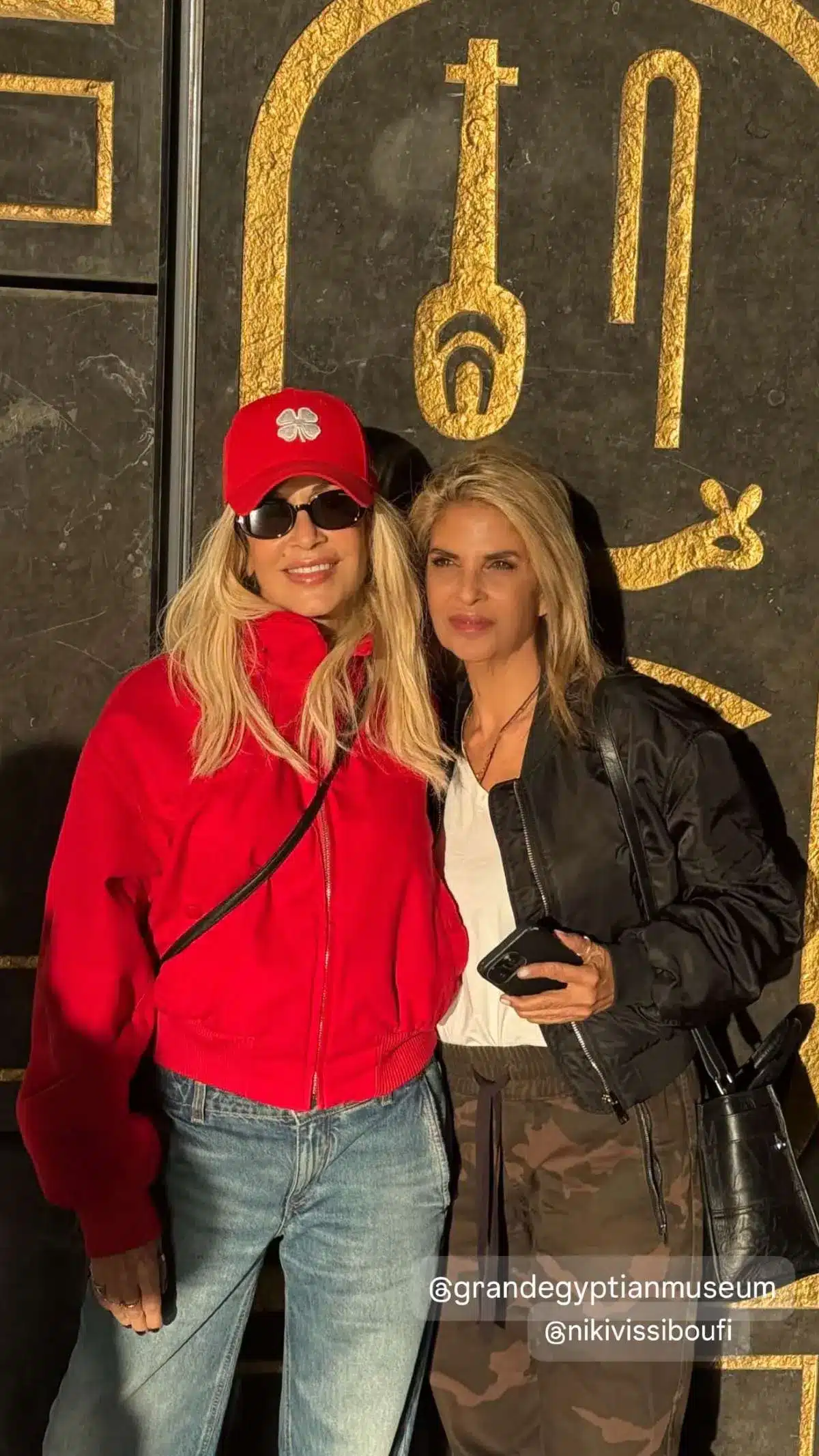 Άννα Βίσση: Στην Αίγυπτο με το ζεύγος Κούστα και την αδερφή της, Νίκη 2 anna vissi aigiptos 3.jpg