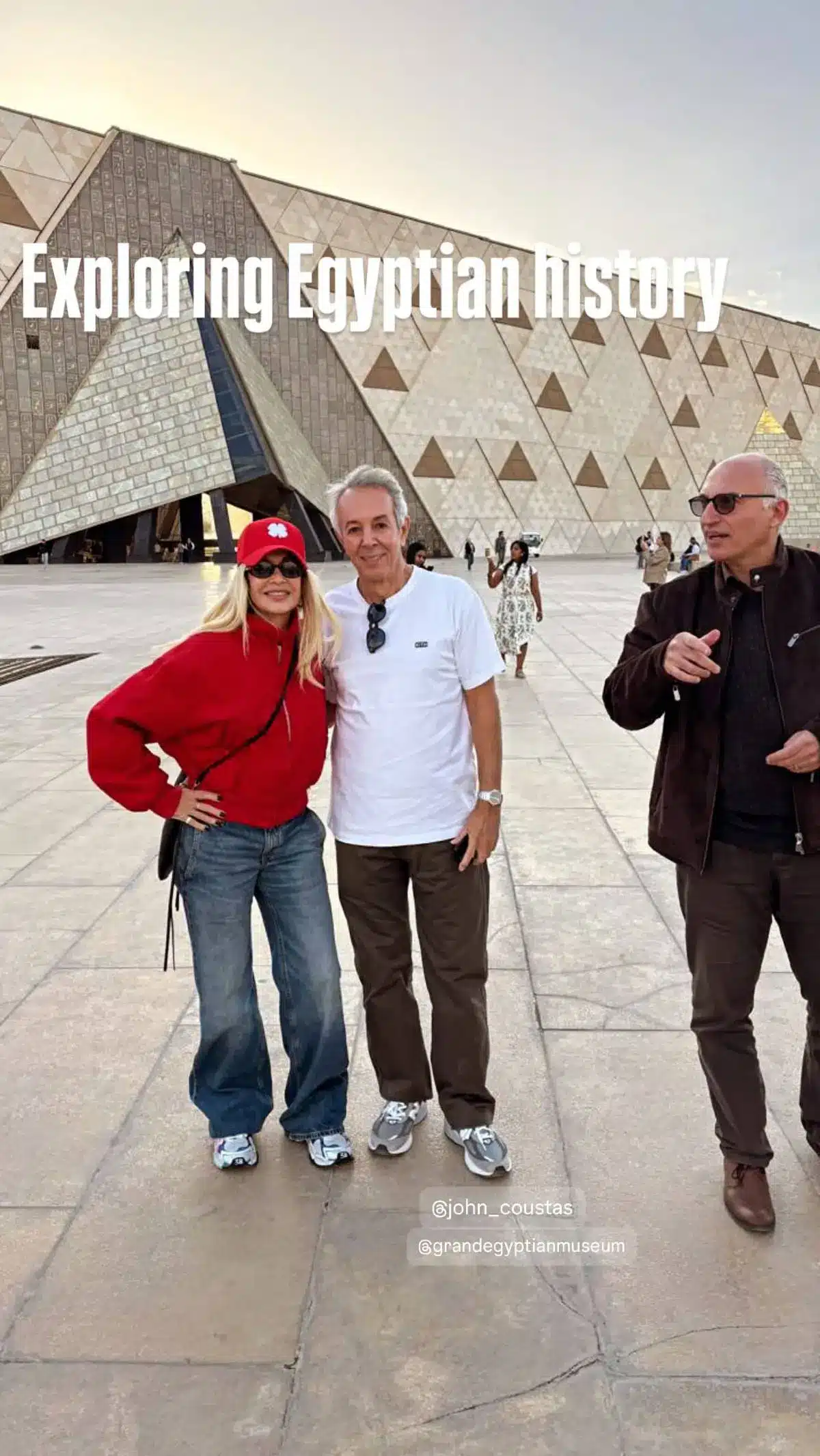 Άννα Βίσση: Στην Αίγυπτο με το ζεύγος Κούστα και την αδερφή της, Νίκη 1 anna vissi aigiptos.jpg