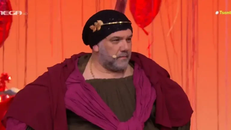 Γρηγόρης Αρναούτογλου: Εμφανίστηκε ντυμένος ως Πυθία στο Αλ Τσαντίρι Νιουζ