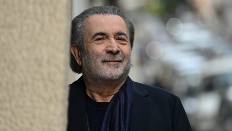 Ψήφος εμπιστοσύνης από το Mega! 3,9 εκατομμύρια ευρώ για τη νέα σειρά του Λάκη Λαζόπουλου