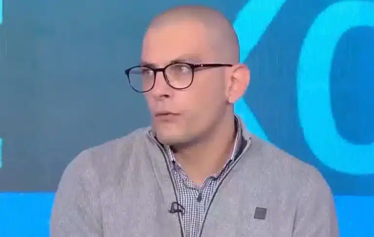 Συγκινεί ο δήμαρχος του Άη Στράτη για τη μάχη του με τον καρκίνο: «Δεν είναι πλέον επάρατη νόσος, να τον κοιτάξουμε στα μάτια»