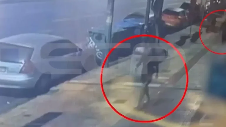 Καλλιθέα: Άγριος ξυλοδαρμός 45χρονης από τον σύντροφό της στη μέση του δρόμου