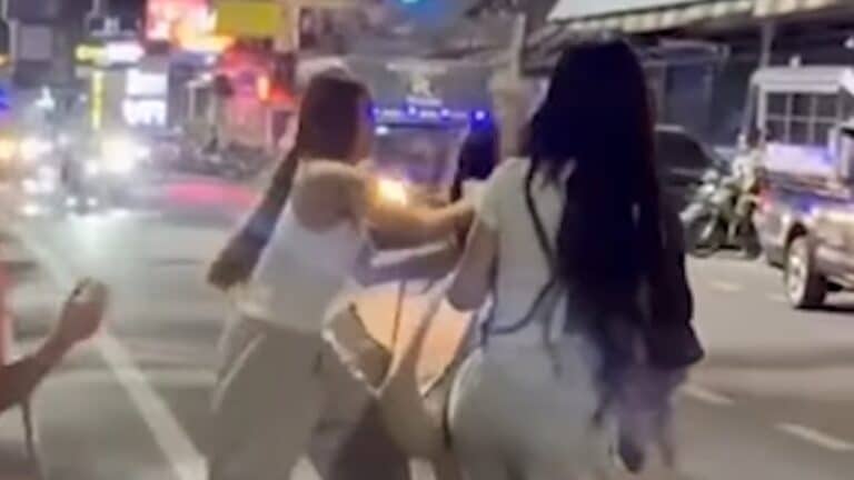 Γερμανός τουρίστας «έφαγε» τις ψιλές του από ladyboys στην Ταϊλάνδη