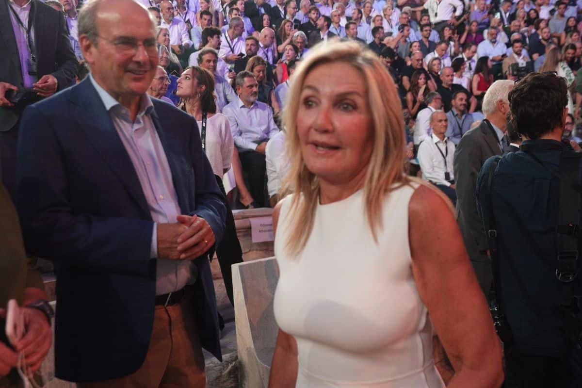 mareva mitsotaki to atixima stin italia xeirourgithike sta dio xeria 3