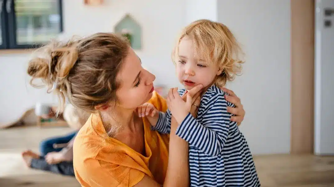 Μηνιγγίτιδα: Τα ύποπτα συμπτώματα που πρέπει να ανησυχήσουν τους γονείς 1 miniggitida