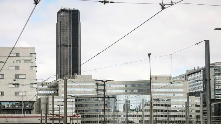 Συναγερμός στο Παρίσι, εκκενώθηκαν κεντρικά κτίρια μετά από απειλητικά μηνύματα για εκρηκτικούς μηχανισμούς