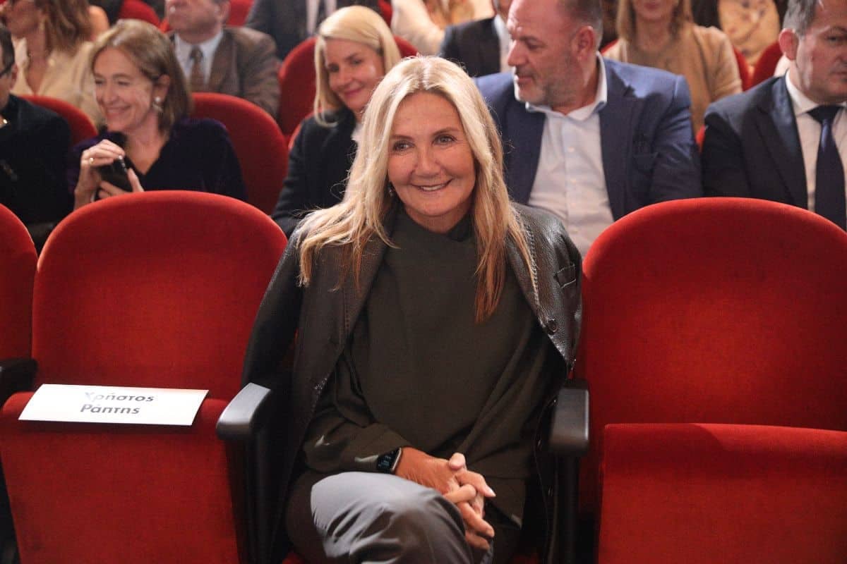 poios einai o emmanouil fandridis sintonistis diefthintis e s i pou xeirourgise tin mareva mitsotaki kai sta dio xeria 2