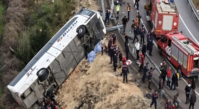 Τροχαίο δυστύχημα με λεωφορείο στην Αττάλεια, 9 νεκροί, 26 τραυματίες