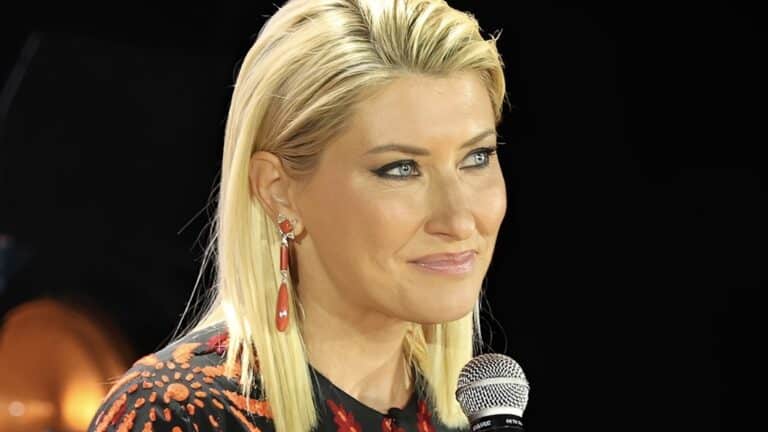 Έδωσε το πρώτο σημάδι χαράς – Τα πρώτα λόγια της Σίας Κοσιώνη μετά την αγωνία στη ΜΕΘ