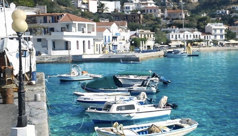 Θα άφηνες την Αθήνα για να ζήσεις για πάντα σε ένα νησί;