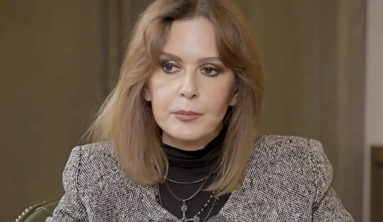 Κάτια Δανδουλάκη: «Από τα 32 χρόνια που ήμασταν με τον Μάριο Πλωρίτη, τα 20 ήμασταν 3, ήταν και η γυναίκα του»