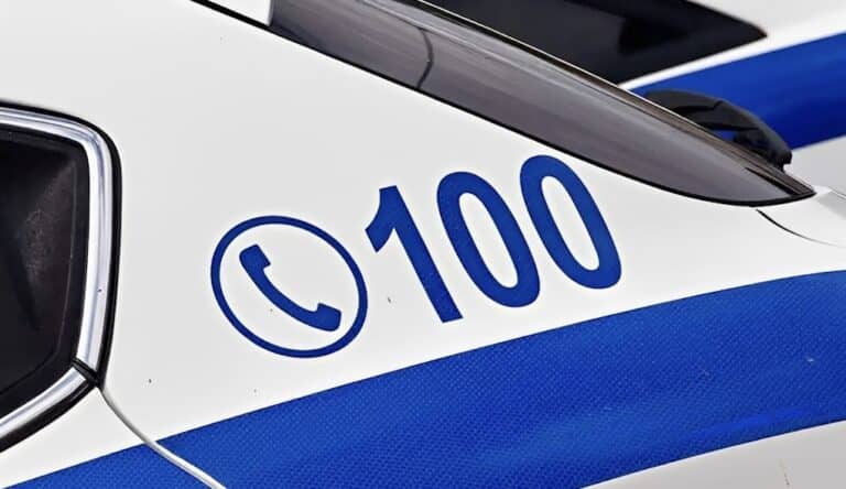 Βούλα: Άνδρας εντοπίστηκε νεκρός μέσα στο σπίτι του με τραύμα στον λαιμό