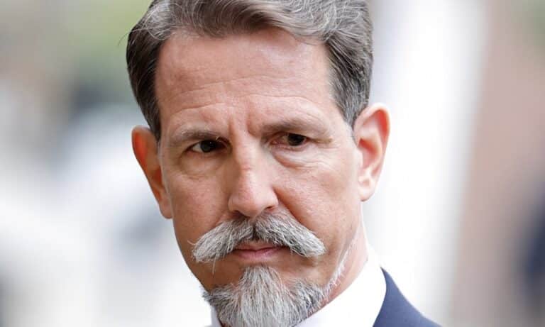 Θα σκεφτόσασταν να ψηφίσετε ένα κόμμα με υποψήφιο τον Παύλο Ντε Γκρες;