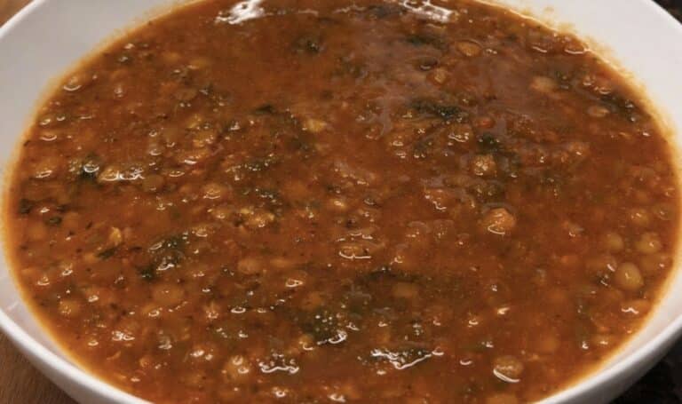 Συνταγή για φακές με το μυστικό μπαχαρικό που απογειώνει τη γεύση τους