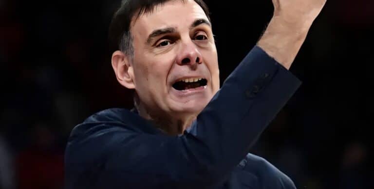 Ξέφυγε ο Γιώργος Μπαρτζώκας στο Ντουμπάι με χυδαίες βρισιές σε γυναίκα: «@@@ @@@@ @@@@»