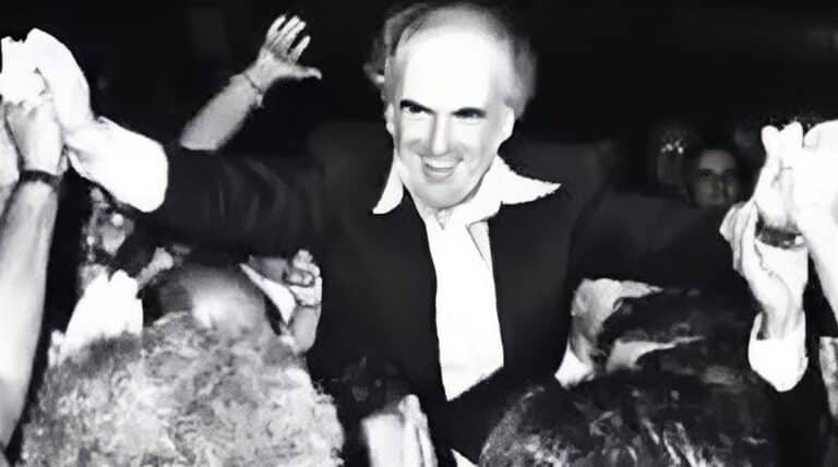 Ανδρέας Παπανδρέου: 107 χρόνια από τη γέννηση του – Το βίντεο του ΠΑΣΟΚ με σπάνιες φωτογραφίες του