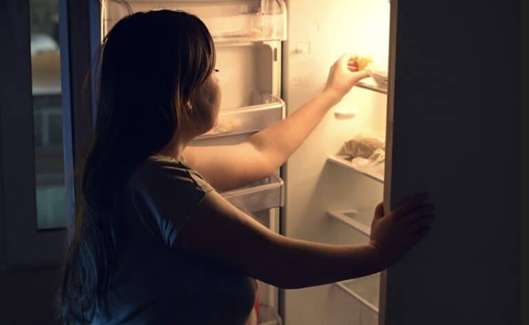 Τι θα συμβεί εάν σταματήσετε να τρώτε το βράδυ