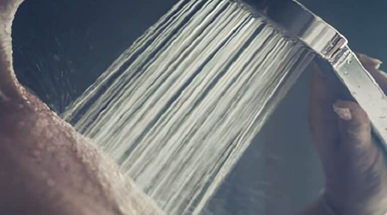 Μεγάλο όφελος για την καρδιά, όταν κάνετε αυτό στο μπάνιο: Σχεδόν 1 στους 3 γλιτώνει έτσι το έμφραγμα