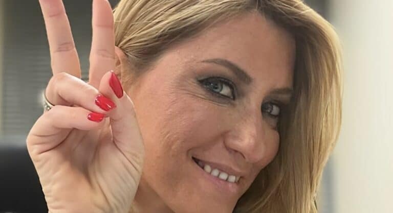 Η Σία Κοσιώνη επέστρεψε σπίτι: Τα πρώτα λόγια και η οικογενειακή φωτογραφία με τον Κώστα Μπακογιάννη και τον γιο τους