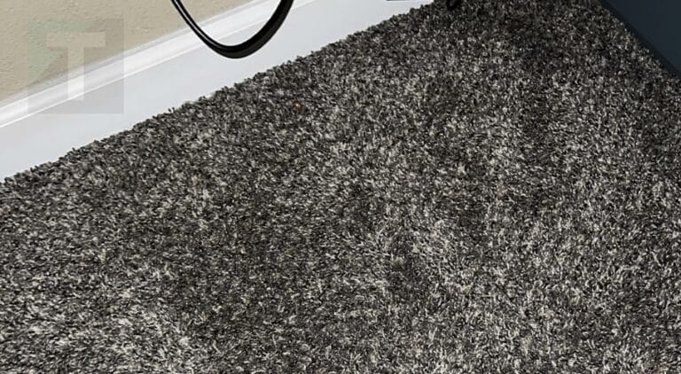 Μόνο όσοι έχουν όραση ελεύθερου σκοπευτή μπορούν να βρουν το δαχτυλίδι που χάθηκε στο χαλί