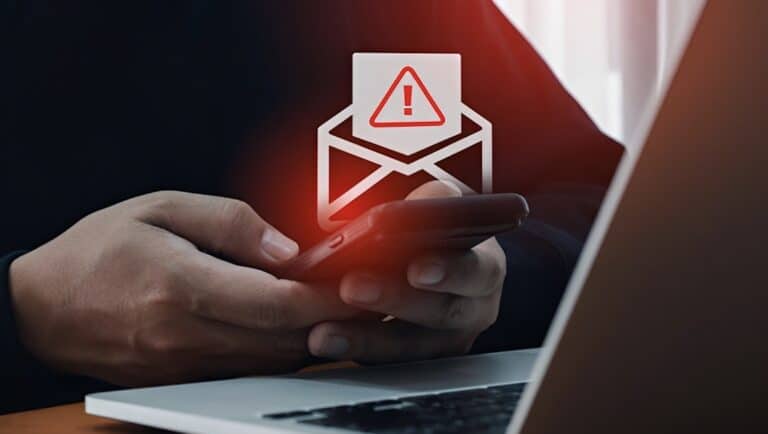 Τι κρύβεται πίσω από τα SMS για δήθεν δέματα από ΕΛΤΑ και κούριερ