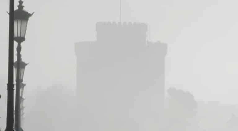 «Εξαφανίστηκε» η Θεσσαλονίκη: Η απίθανη εικόνα που αντίκρυσαν όσοι πήγαν νωρίς στην παραλία